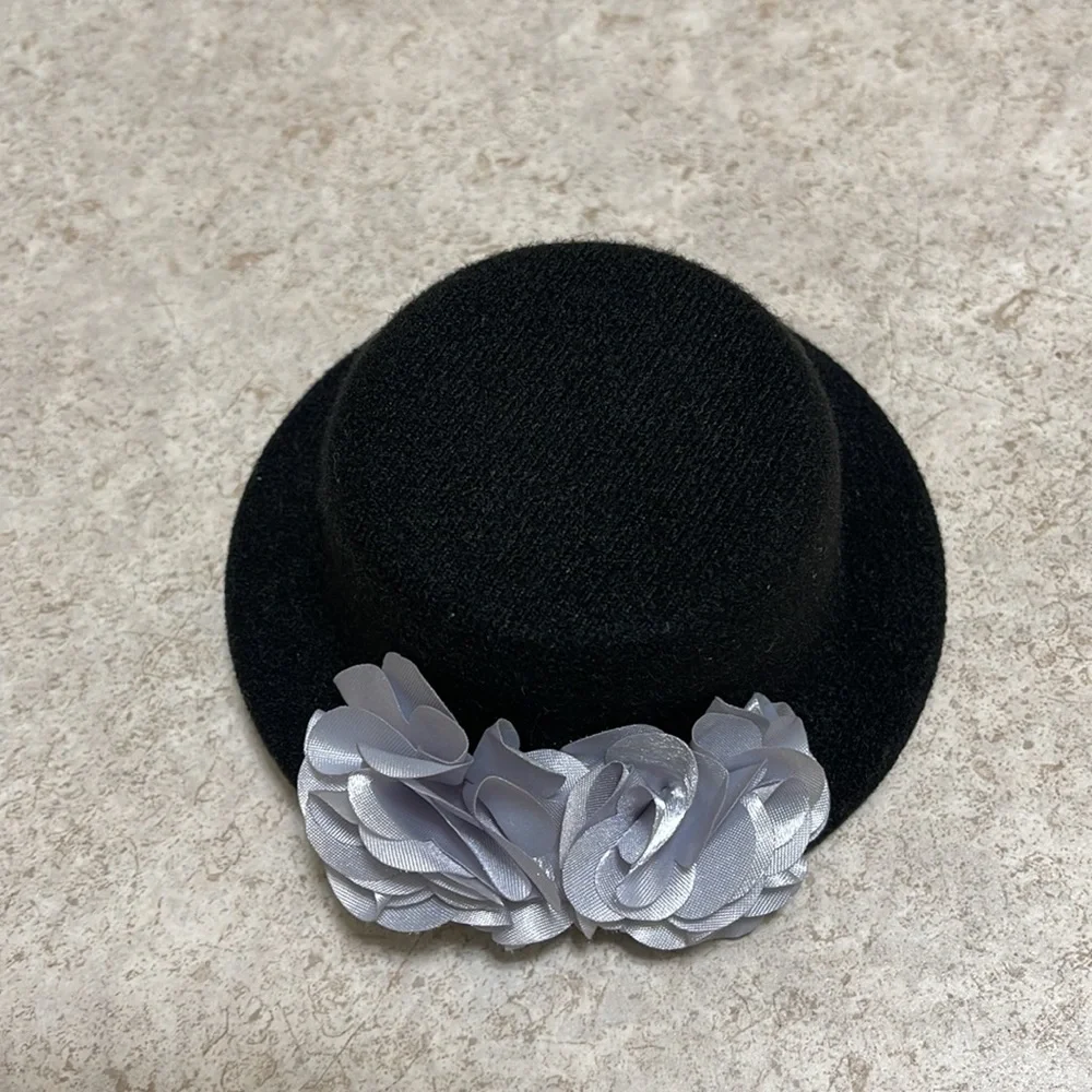 BNWOT GYMBOREE BLACK FELT CLIP ON HAT HAIR ACCESSORY & PALE GRAY RUFFLE ACCENT